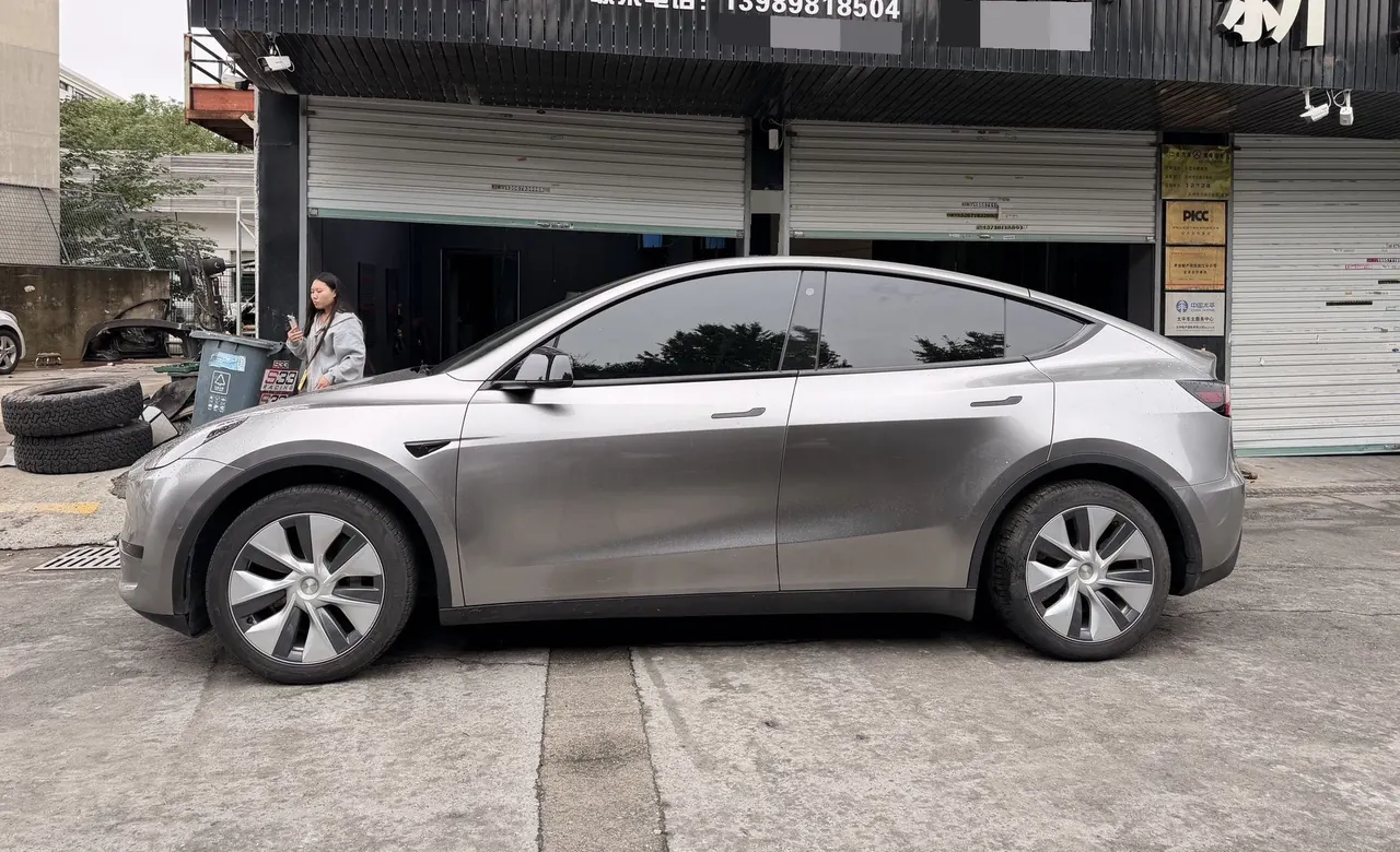 Tesla 2022 Model Y rear-wheel drive version (facelift) automatic gear 3