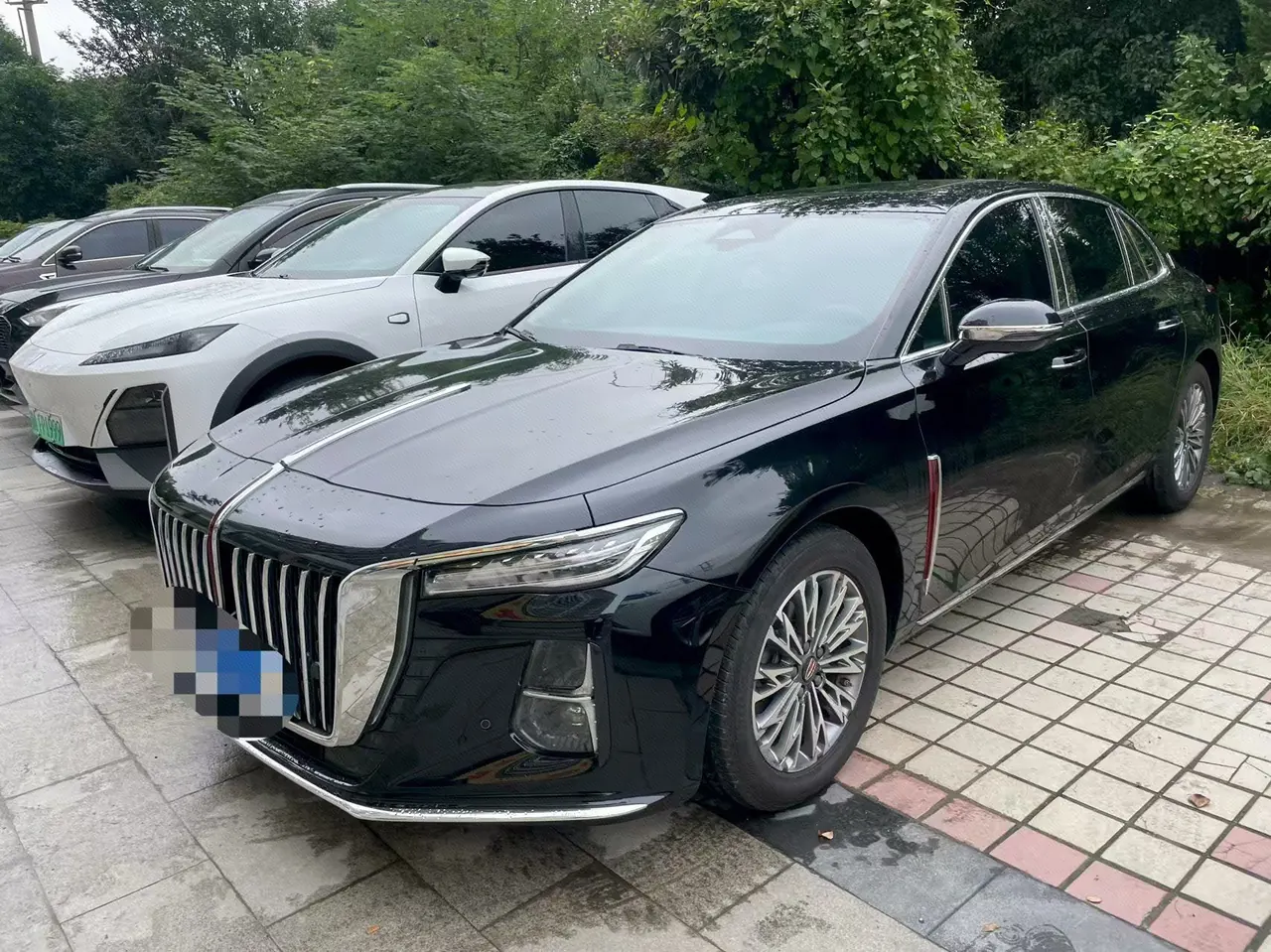 Открыть галерею: HongQi 2023 H5 2.0T Zhilian Flag Edition Automatic Gear