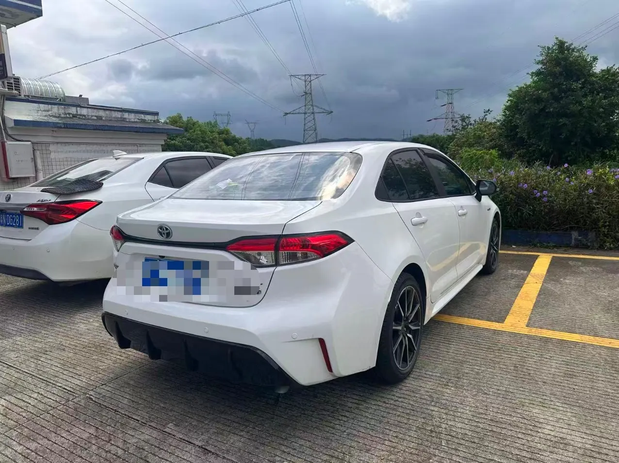 Toyota 2023 Lei Ling Shuangqing 1.8 Stepless Intelligent Electric Hybrid Sports Edition Automatic Gear 5