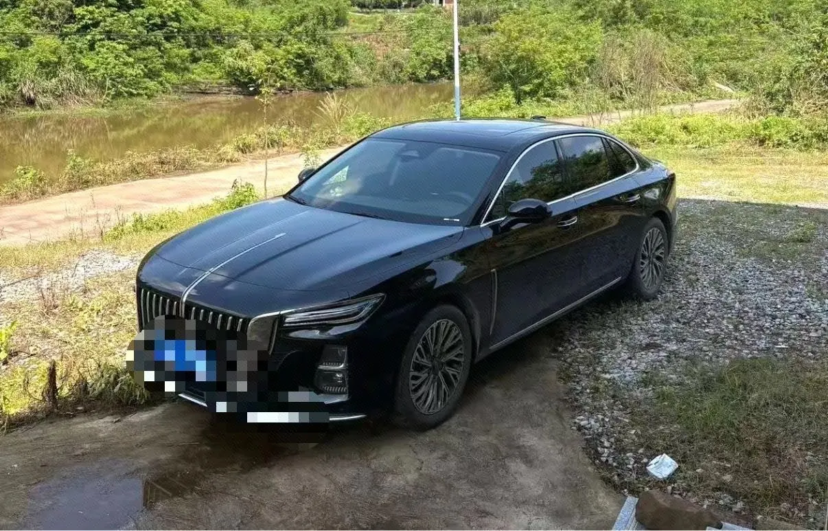 Открыть галерею: HongQi 2023 H5 2.0T Zhilian Qi Chang Edition Automatic Gear