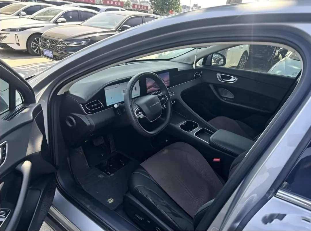 Roewe 2023 D7 DMH 1.5 125km Flagship Automatic Gear 3