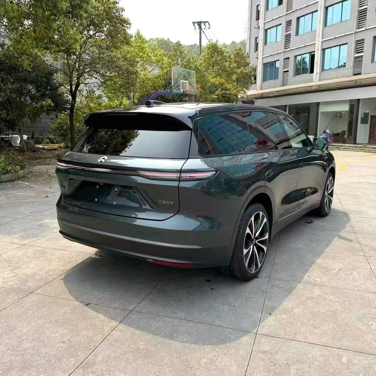 NIO 2023 ES 8 100kWh Signature Edition Automatic Gear 5