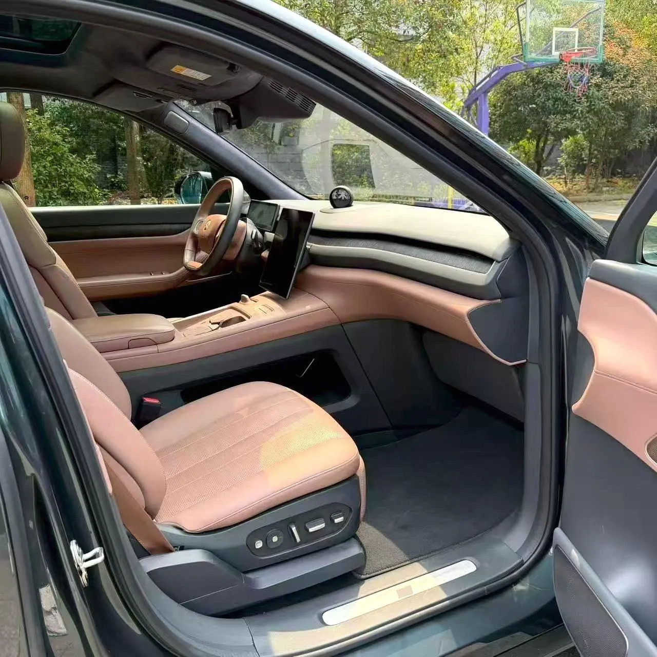 NIO 2023 ES 8 100kWh Signature Edition Automatic Gear 7