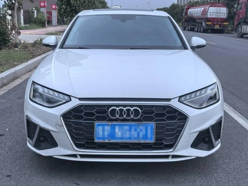 Audi 2020 A4L 2.0TFSI 40TFSI Fashion Dynamic Automatic 2
