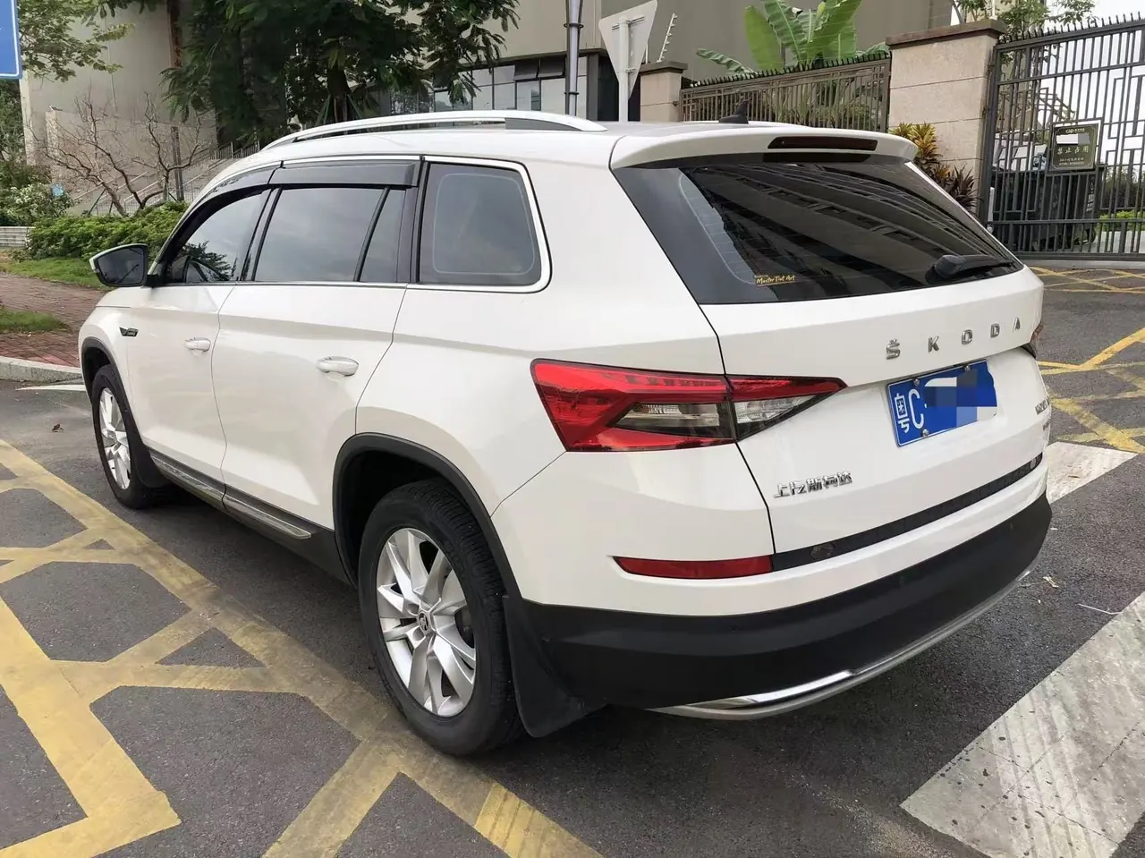 Skoda 2020 Kodiak 2.0TSI TSI 16500.00g Drive Deluxe Premium Edition 5-seat Automatic Transmission 3