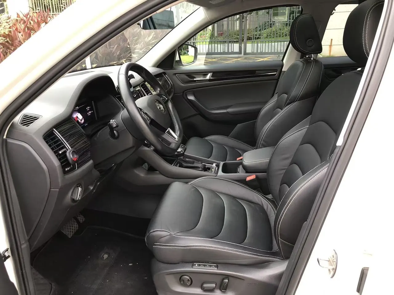 Skoda 2020 Kodiak 2.0TSI TSI 16500.00g Drive Deluxe Premium Edition 5-seat Automatic Transmission 4