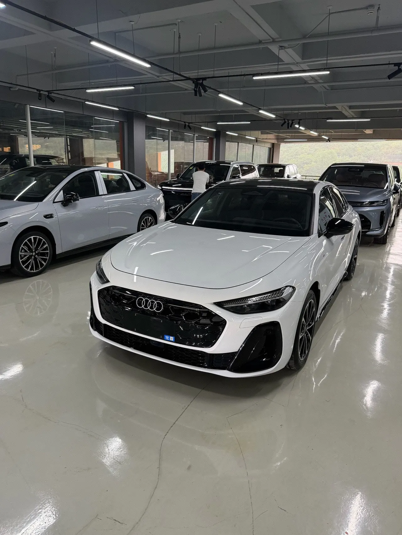 Открыть галерею: Audi 2026 A5L 2.0T Sport Plus Automatic
