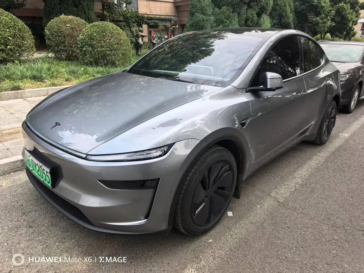 Open image lightbox: Tesla 2026 Model Y Rear-Wheel-Drive Automatic