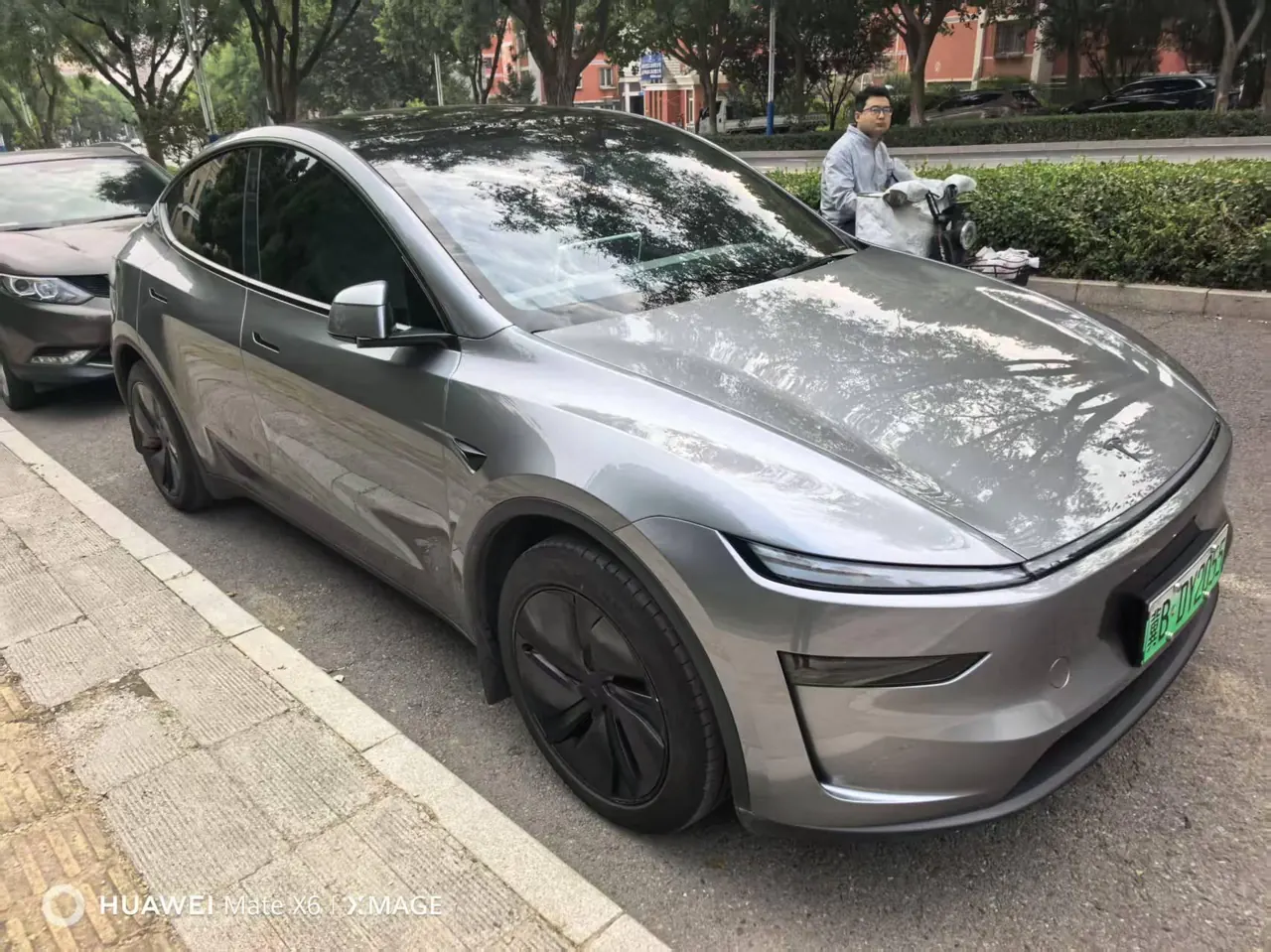 Tesla 2026 Model Y Rear-Wheel-Drive Automatic 2