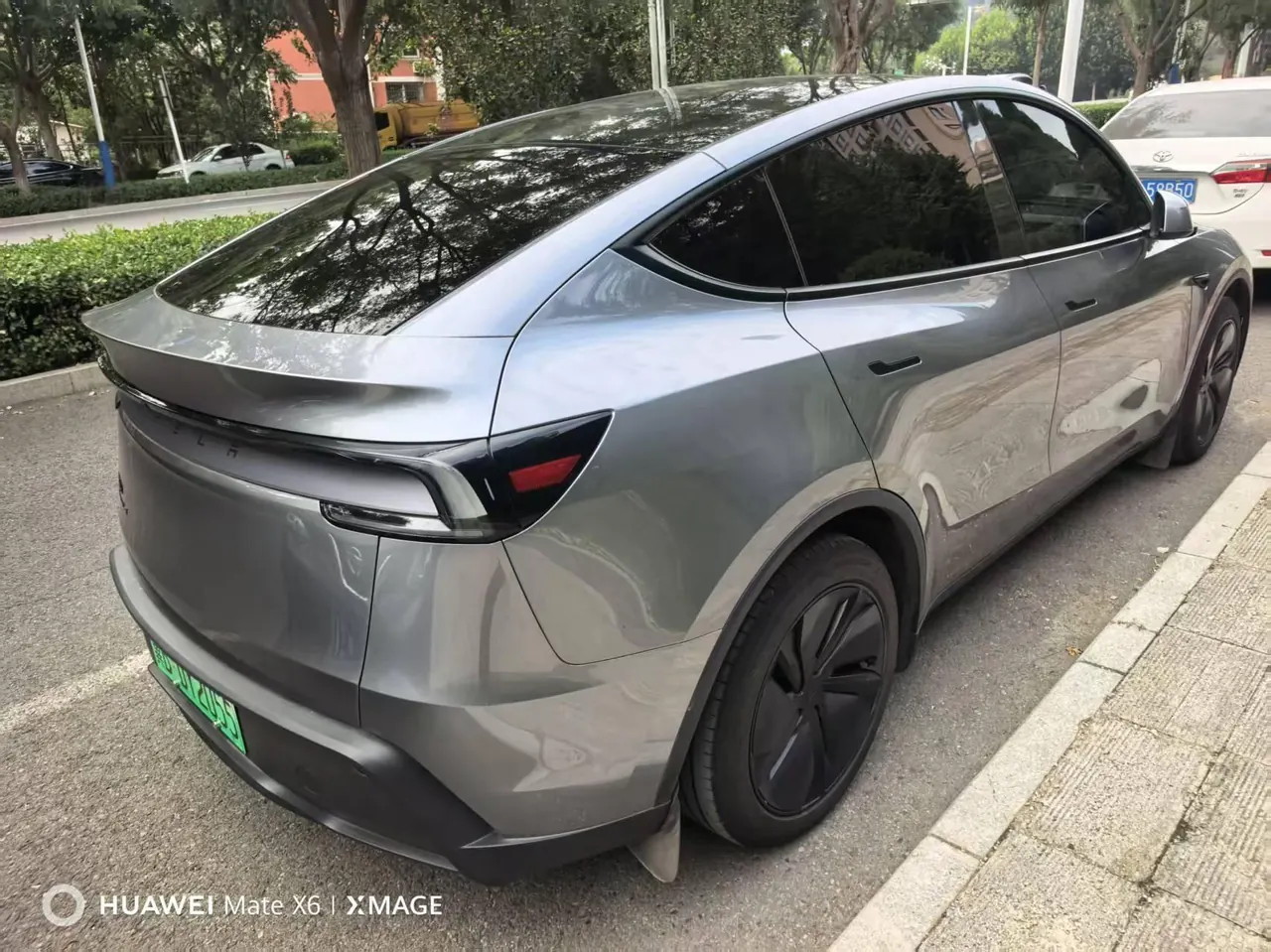 Tesla 2026 Model Y Rear-Wheel-Drive Automatic 3