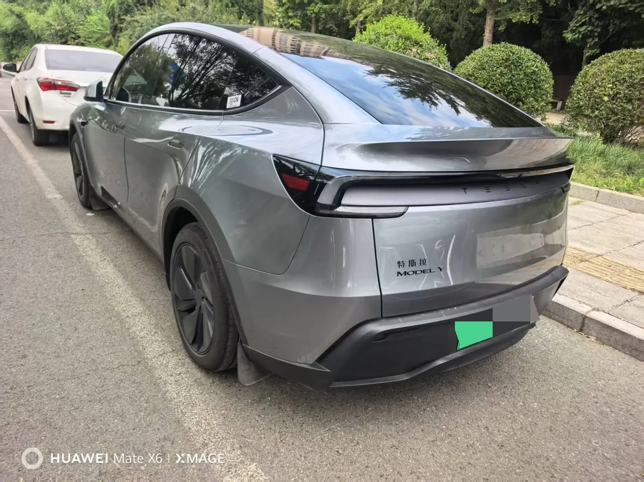 Tesla 2026 Model Y Rear-Wheel-Drive Automatic 4