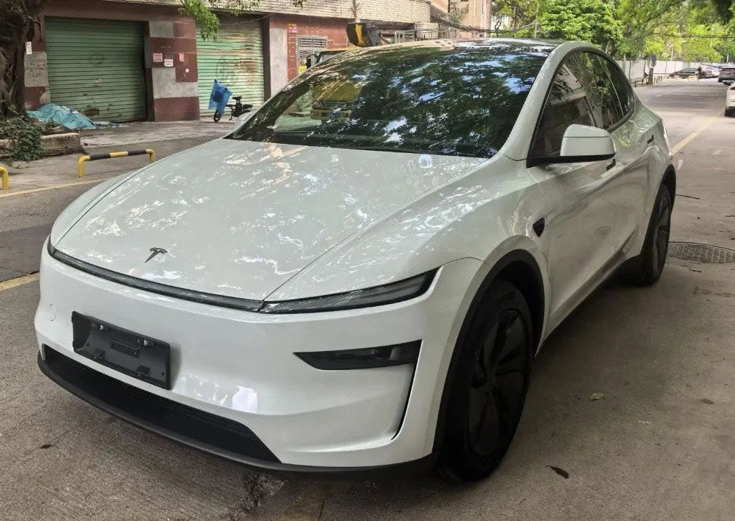 Открыть галерею: Tesla 2026 Model Y Rear-Wheel-Drive Automatic