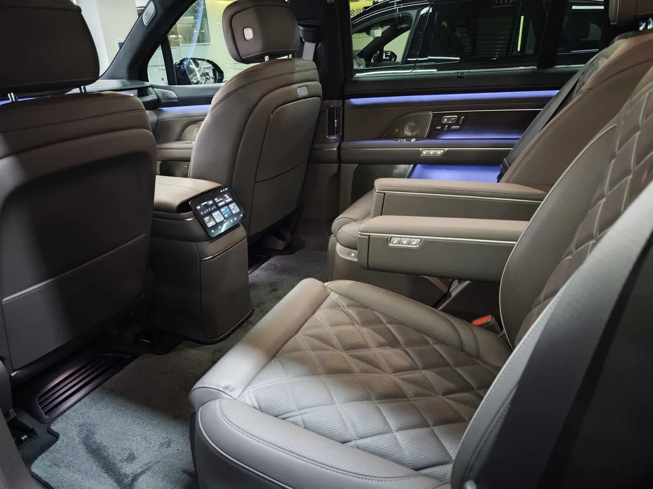 NIO 2026 ES8 6-seat executive deluxe automatic gear 8