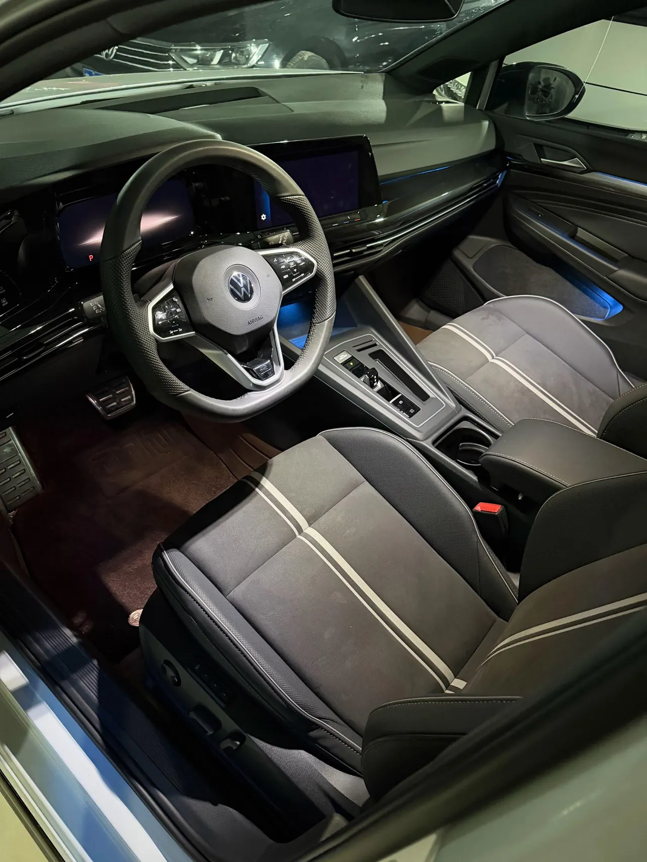Volkswagen 2023 Golf 8 R-Line 1.4TSI 280TSI (Modified) Automatic Gear 4
