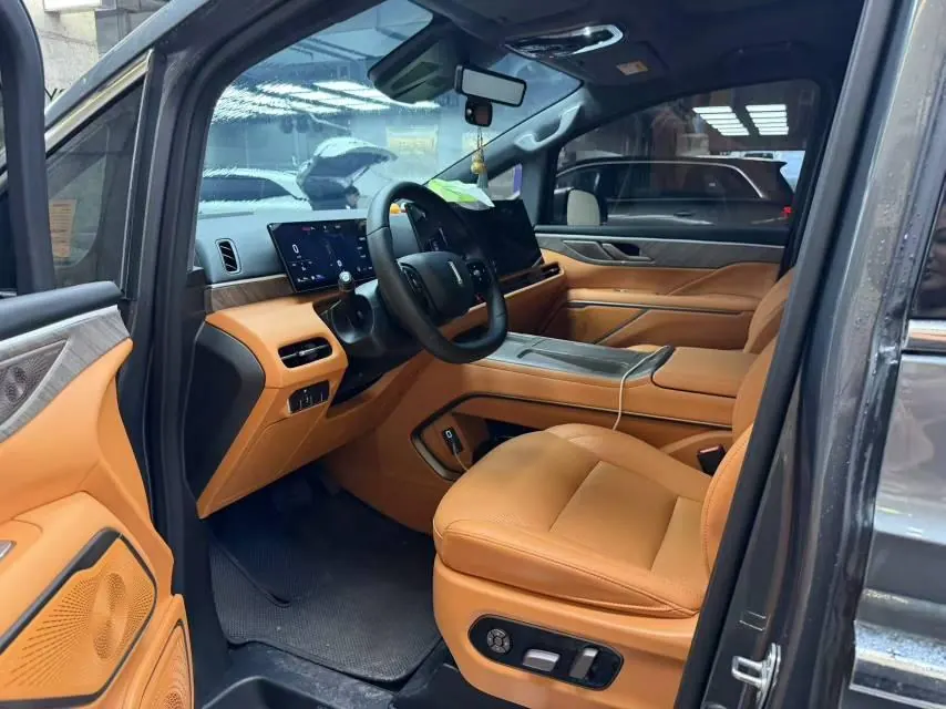 WEY 2025 VV7 Hi4 1.5T Four-Wheel-Drive Automatic Model - View 1
