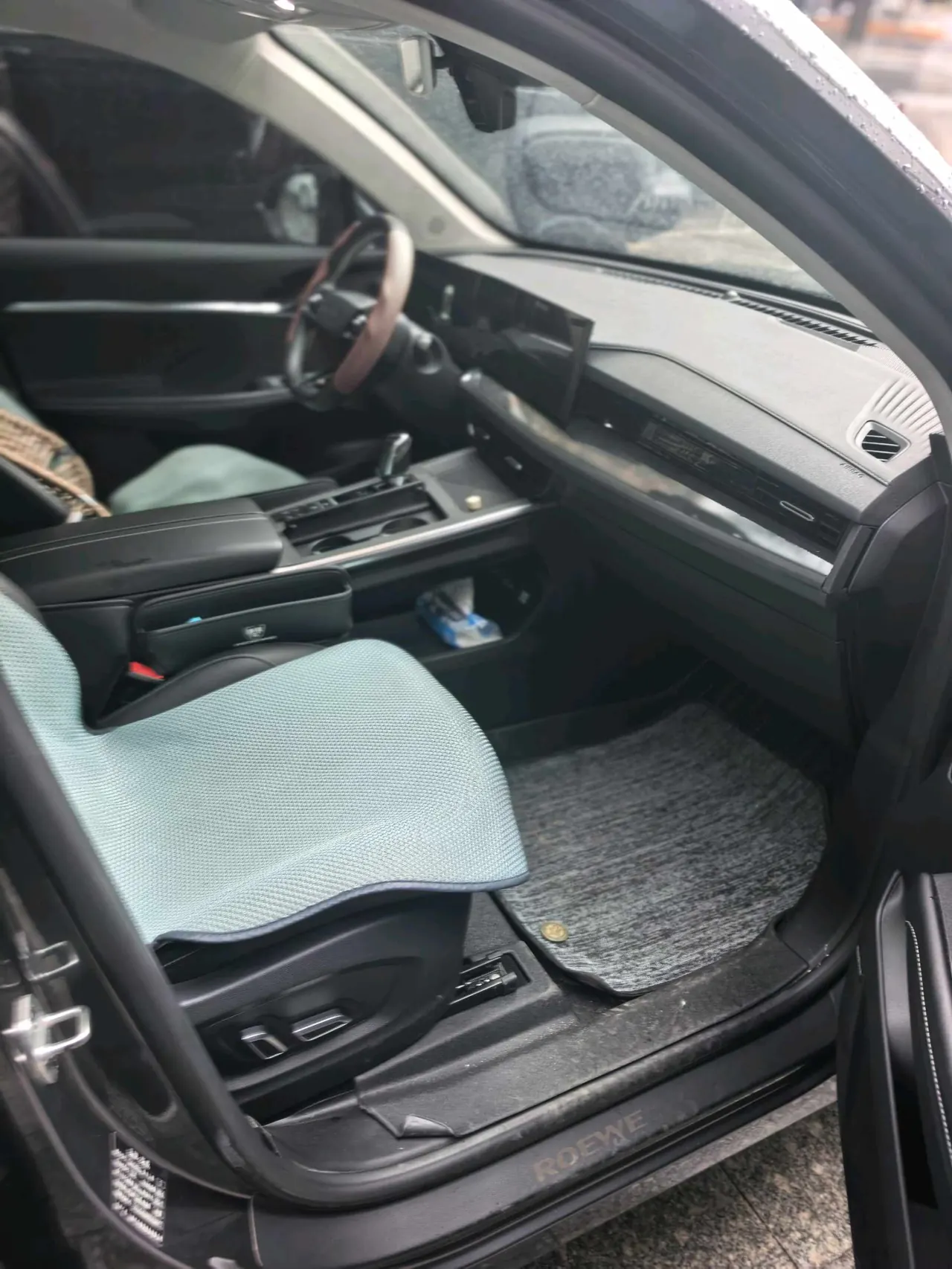 Roewe 2022 RX5 MAX 1.5T has a distinguished version of automatic gear 6