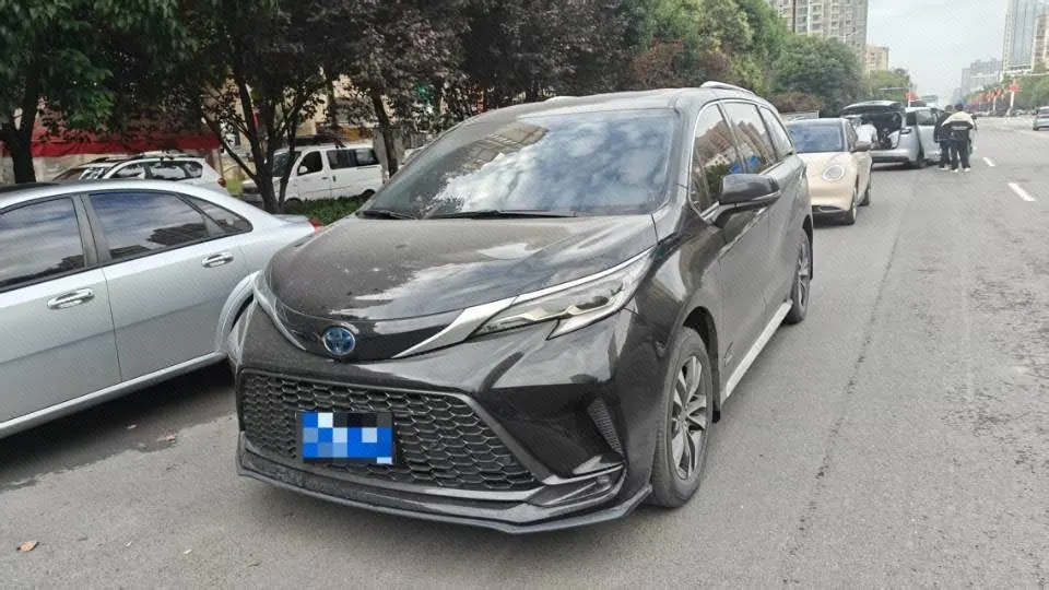 Open image lightbox: Toyota 2023 Grevia HYBRID 2.5 Stepless Deluxe Edition Automatic Transmission