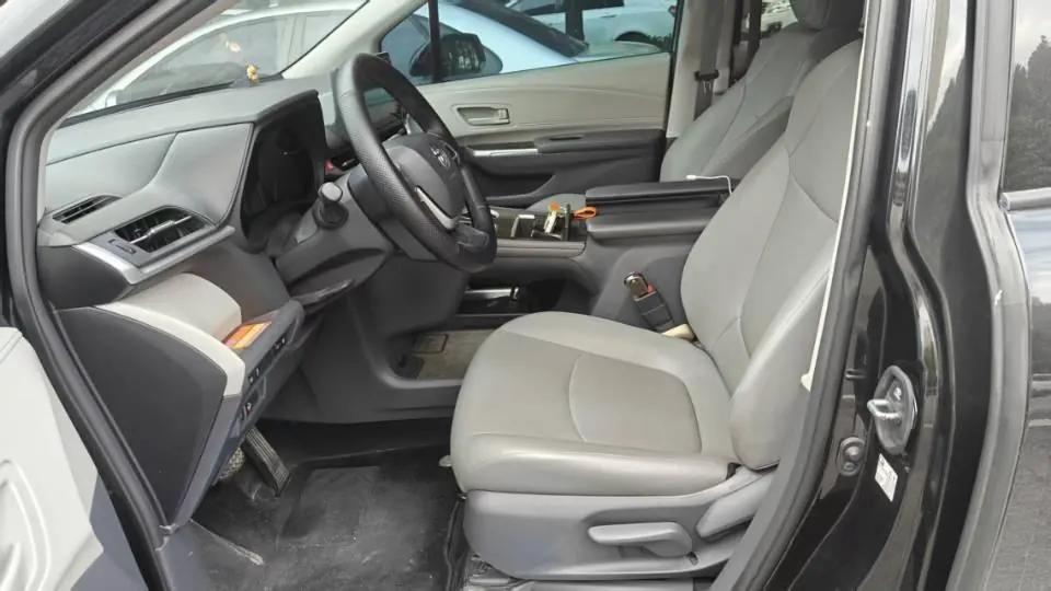 Toyota 2023 Grevia HYBRID 2.5 Stepless Deluxe Edition Automatic Transmission 3