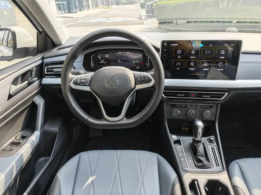 Volkswagen 2023 LaVida 1.5 5 Million Edition Automatic 11