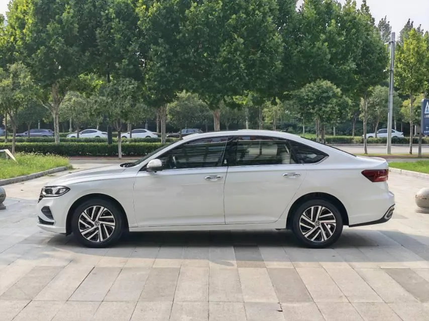 Volkswagen 2023 LaVida 1.5 5 Million Edition Automatic 4