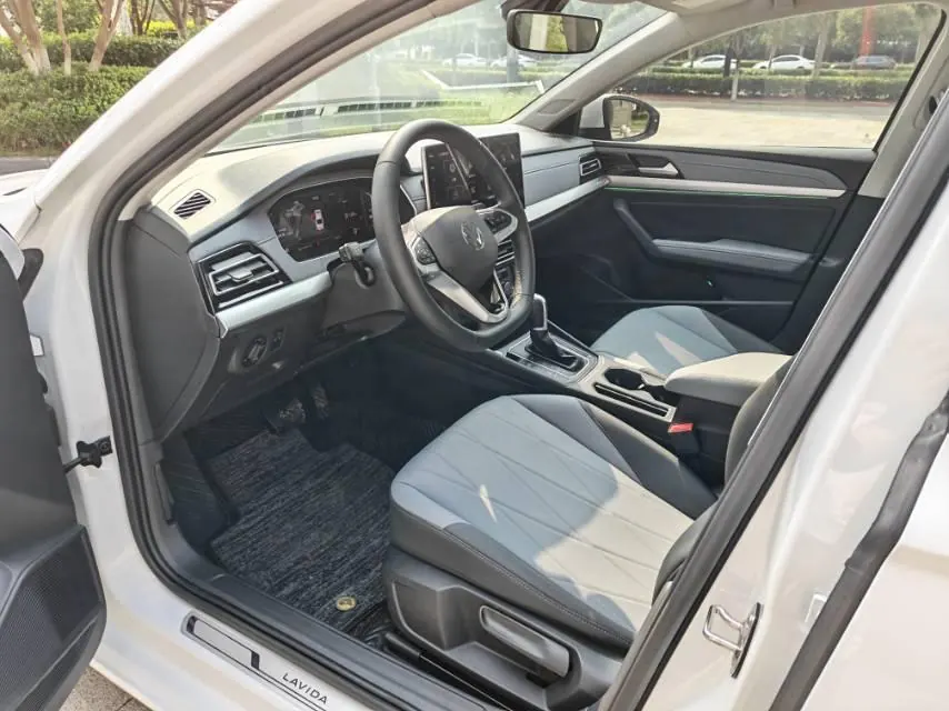 Volkswagen 2023 LaVida 1.5 5 Million Edition Automatic 8
