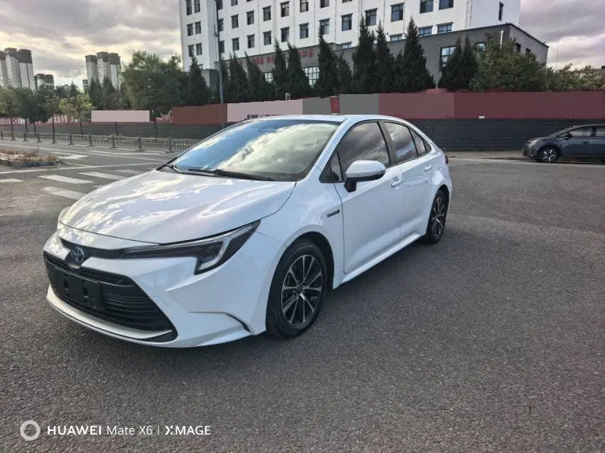 Открыть галерею: Toyota 2022 Lei Ling Shuangqing 1.8H Stepless Sports Edition Automatic Gear