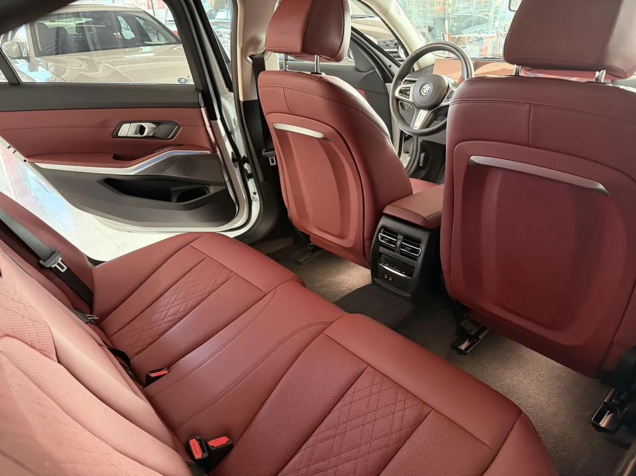 BMW 2022 i3 eDrive 35L automatic gear 4