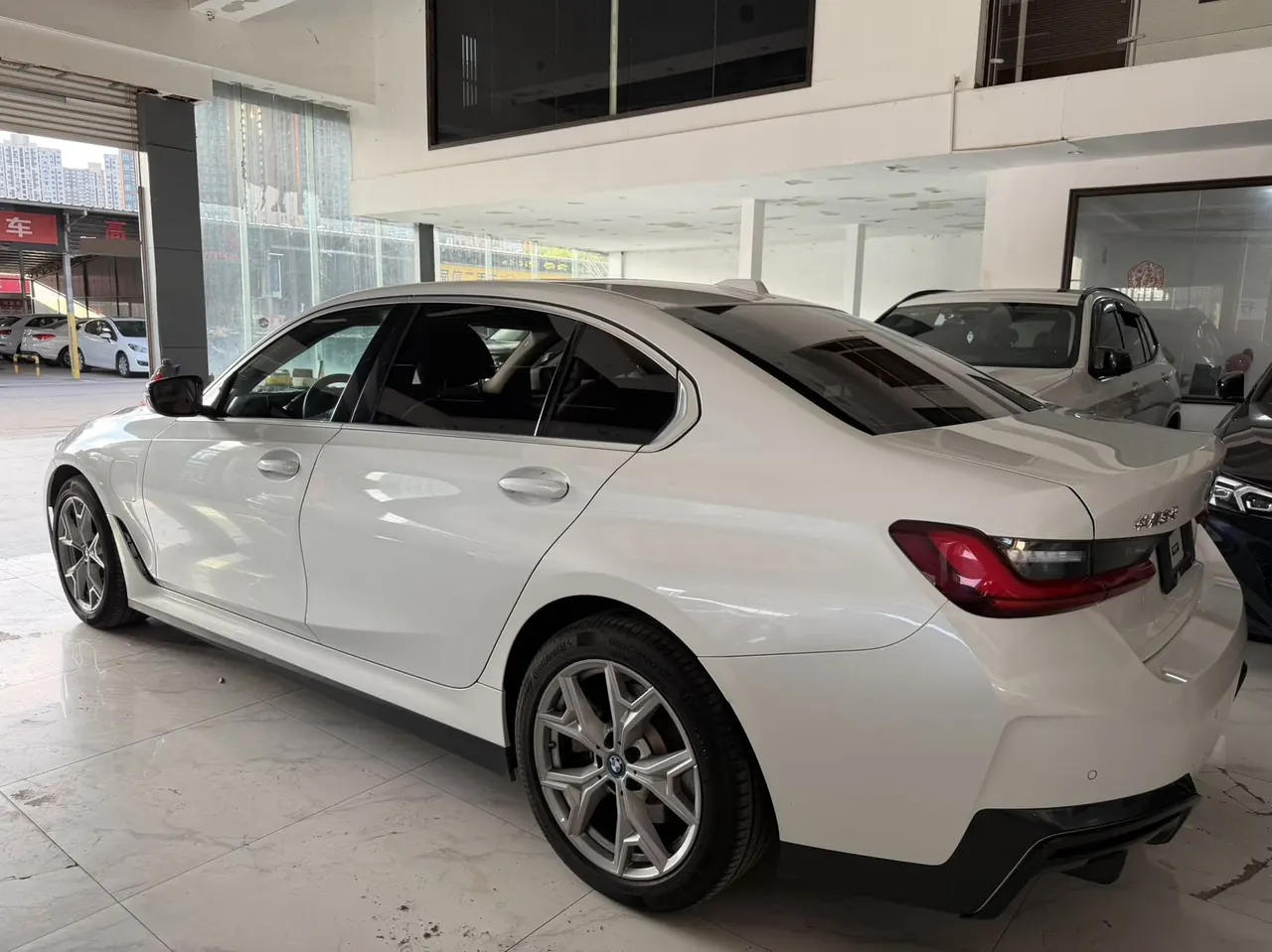 BMW 2022 i3 eDrive 35L automatic gear 6