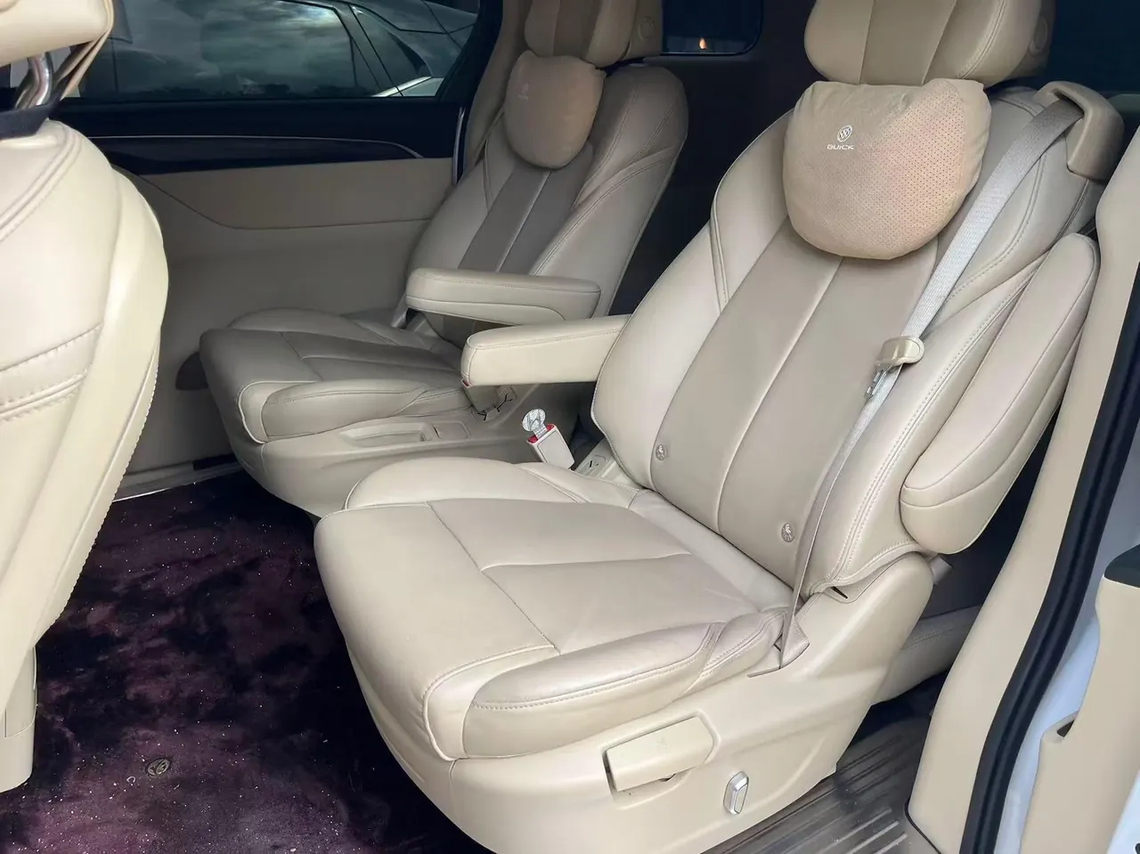 Buick 2022 GL8 ES Lu Zun 48V 2.0T 653T Exclusive Automatic Gear 3