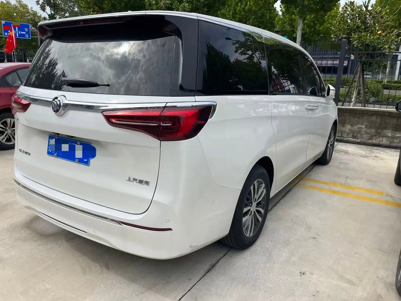 Buick 2022 GL8 ES Lu Zun 48V 2.0T 653T Exclusive Automatic Gear 4