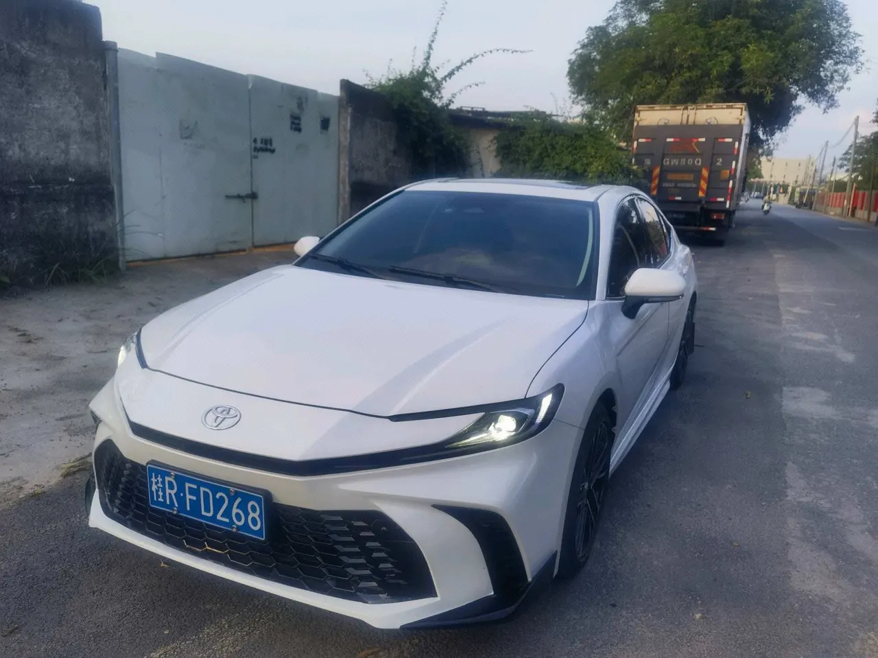 Open image lightbox: Toyota 2025 Camry Dual Engine 2.0HG Stepless Brilliant Edition Automatic Gear