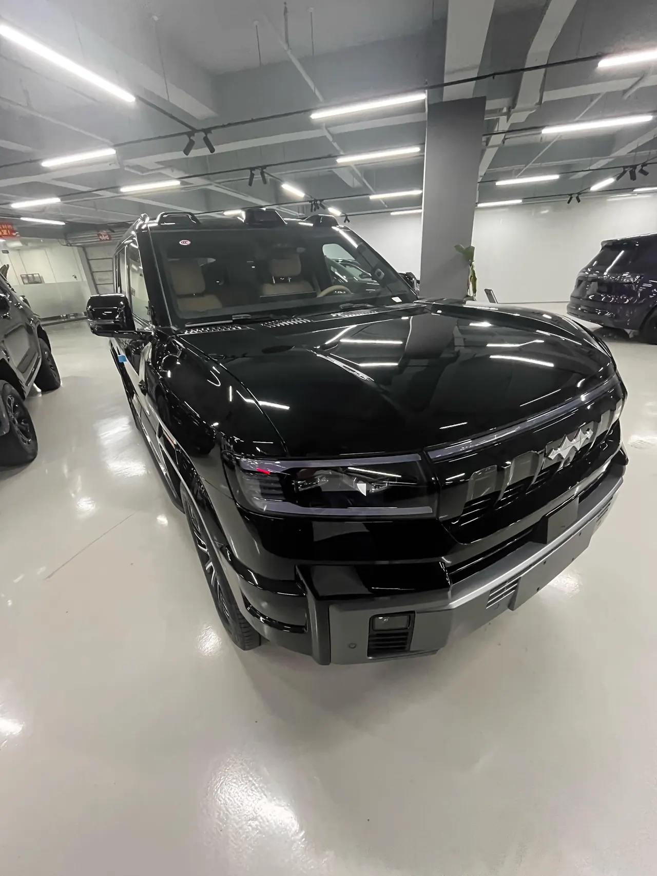 FangChengBao 2026 Leopard 8 2.0T Stepless Flash Charge 7-seat Automatic Gear 3