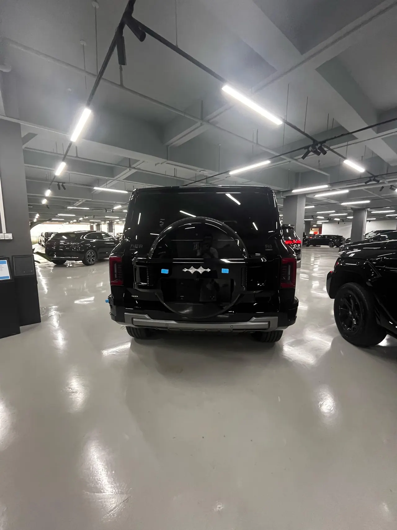 FangChengBao 2026 Leopard 8 2.0T Stepless Flash Charge 7-seat Automatic Gear 5