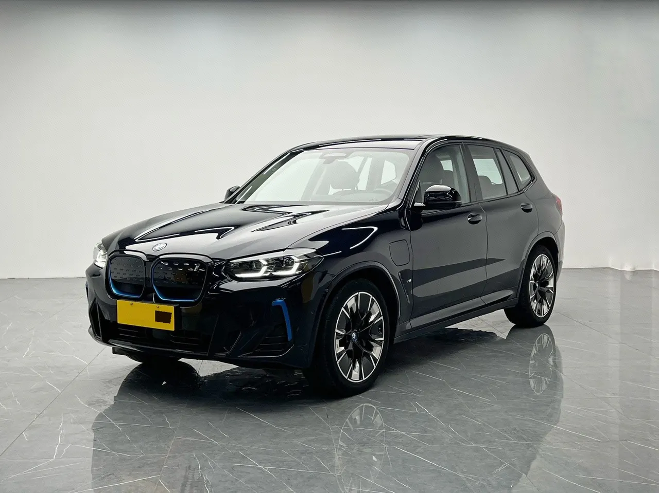 Открыть галерею: BMW 2022 iX3 Creat Collar Automatic