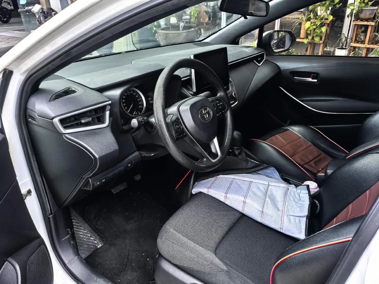 Toyota 2022 Lei Ling Shuangqing 1.8H Stepless Enterprising Automatic Gear 2