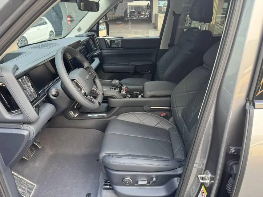 FangChengBao 2025 Leopard 5 1.5T Stepless God Wisdom Driving Max Edition Automatic Gear 8