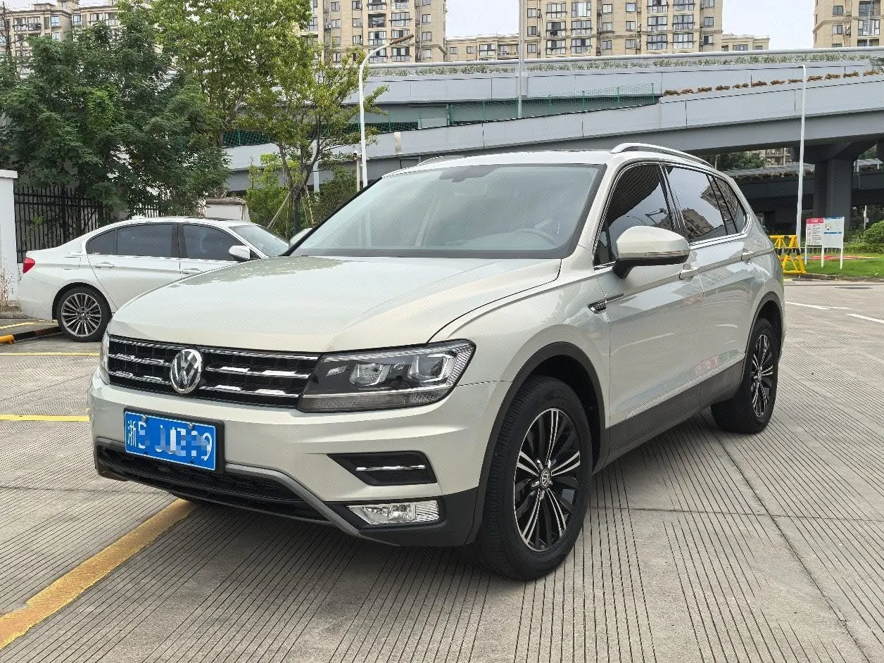 打开图片灯箱:Volkswagen 2020 Tiguan L 2.0TSI 330TSI Two-Drive Panoramic Comfort Edition Automatic Gear