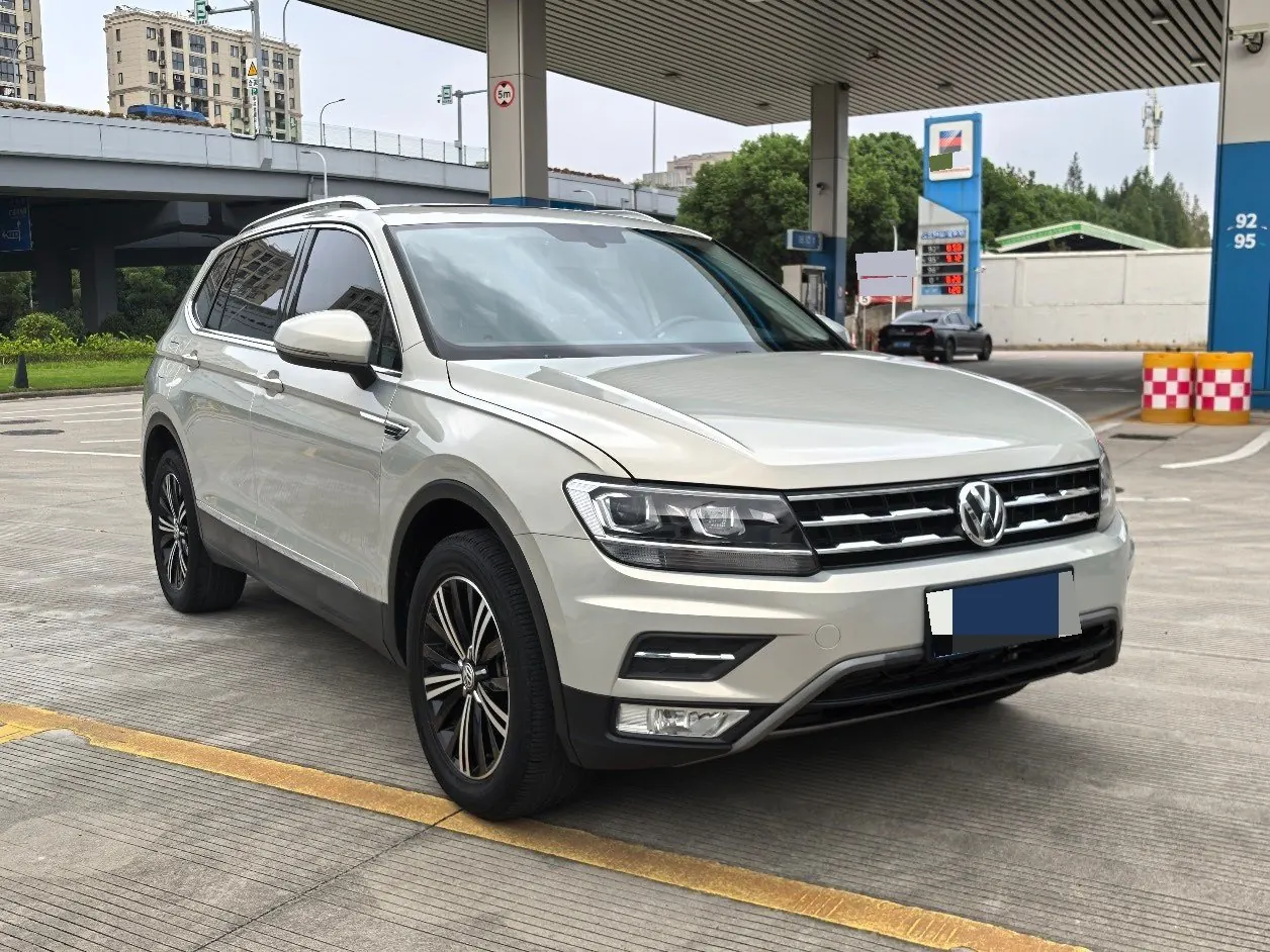 Volkswagen 2020 Tiguan L 2.0TSI 330TSI Two-Drive Panoramic Comfort Edition Automatic Gear 3