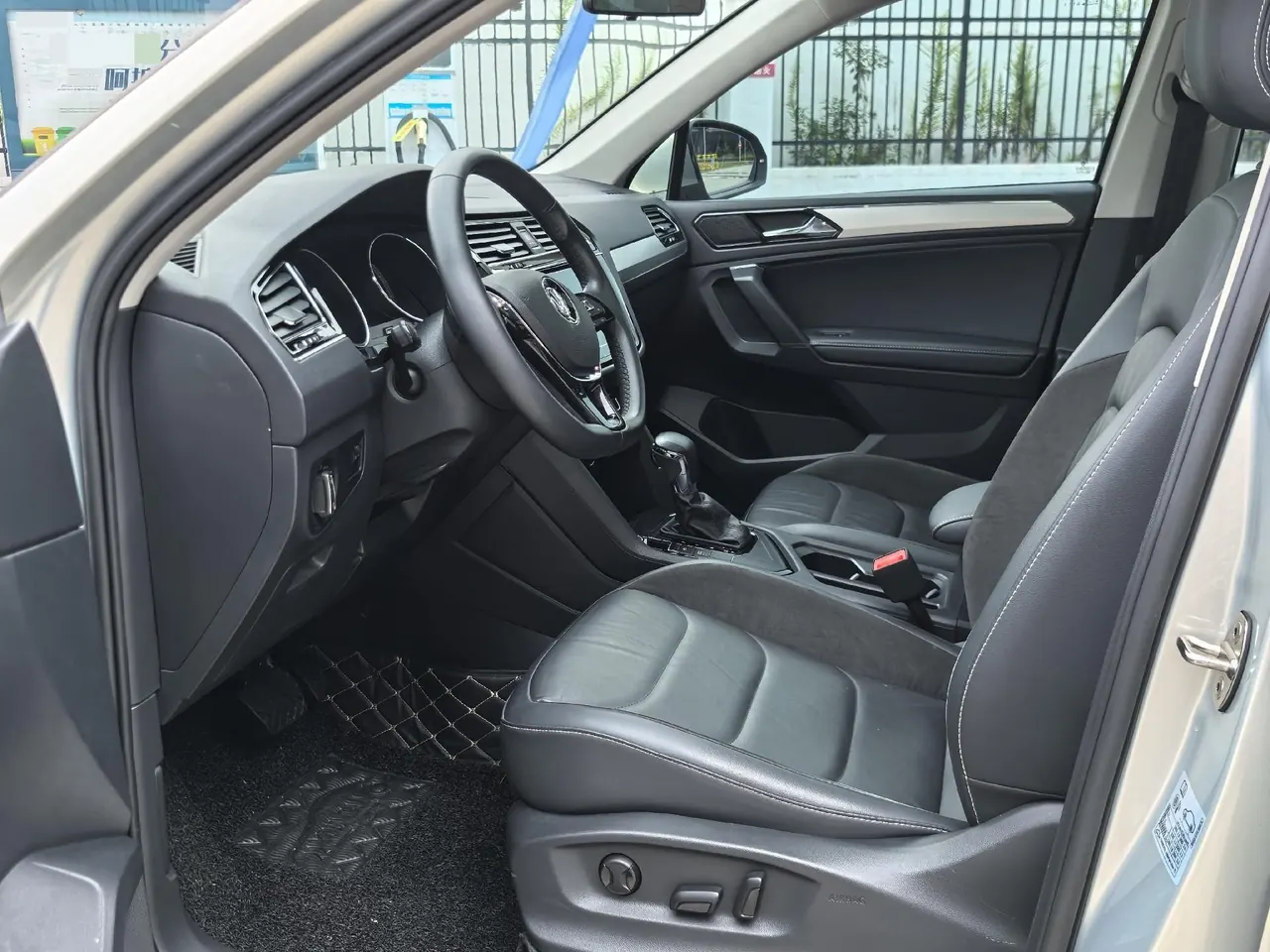Volkswagen 2020 Tiguan L 2.0TSI 330TSI Two-Drive Panoramic Comfort Edition Automatic Gear 4