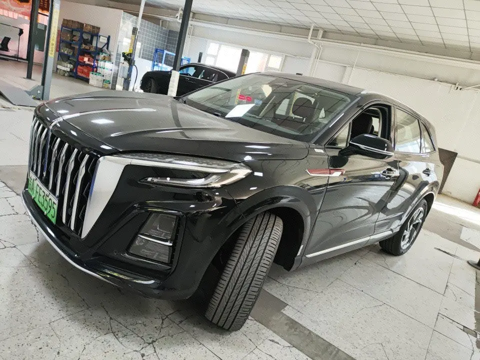 Открыть галерею: HongQi 2025 HS3 PHEV 1.5T 117km Strong Edition Automatic Gear