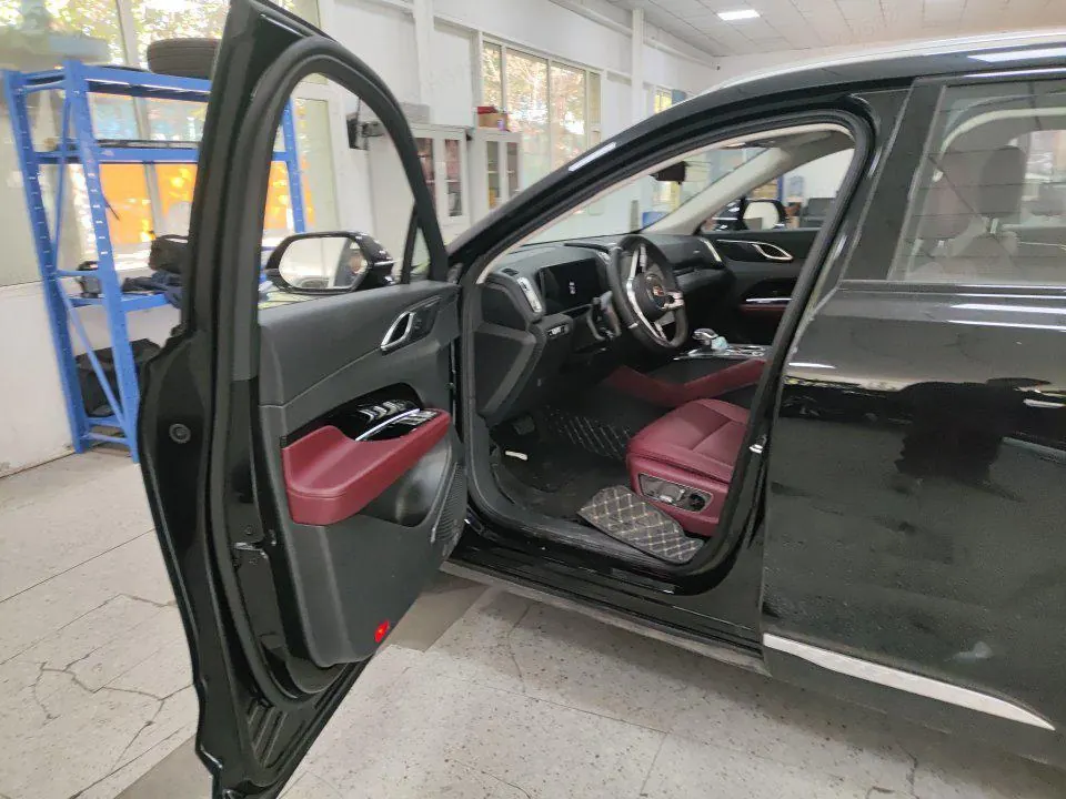 HongQi 2025 HS3 PHEV 1.5T 117km Strong Edition Automatic Gear 2
