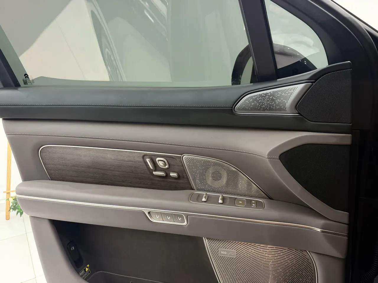 NIO 2026 ES8 6-seat executive deluxe automatic gear 11