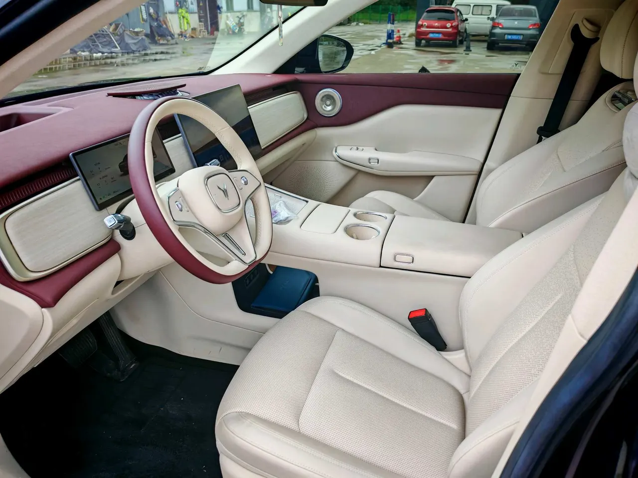 Voyah 2025 bosom friend four-wheel drive dry Kun version automatic gear 4