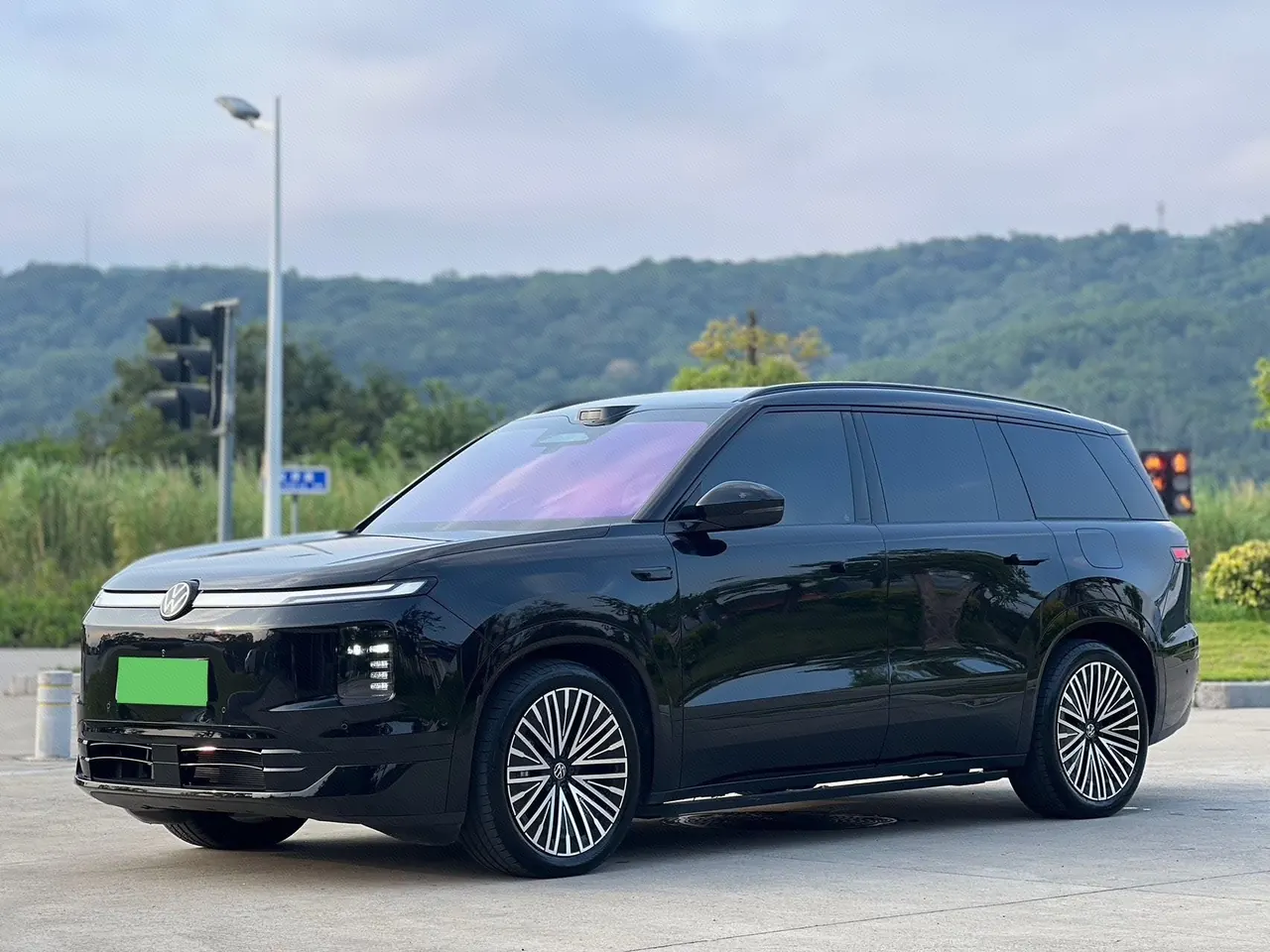 Открыть галерею: Volkswagen 2026 ID.ERA 9X Max 4-wheel drive automatic gear