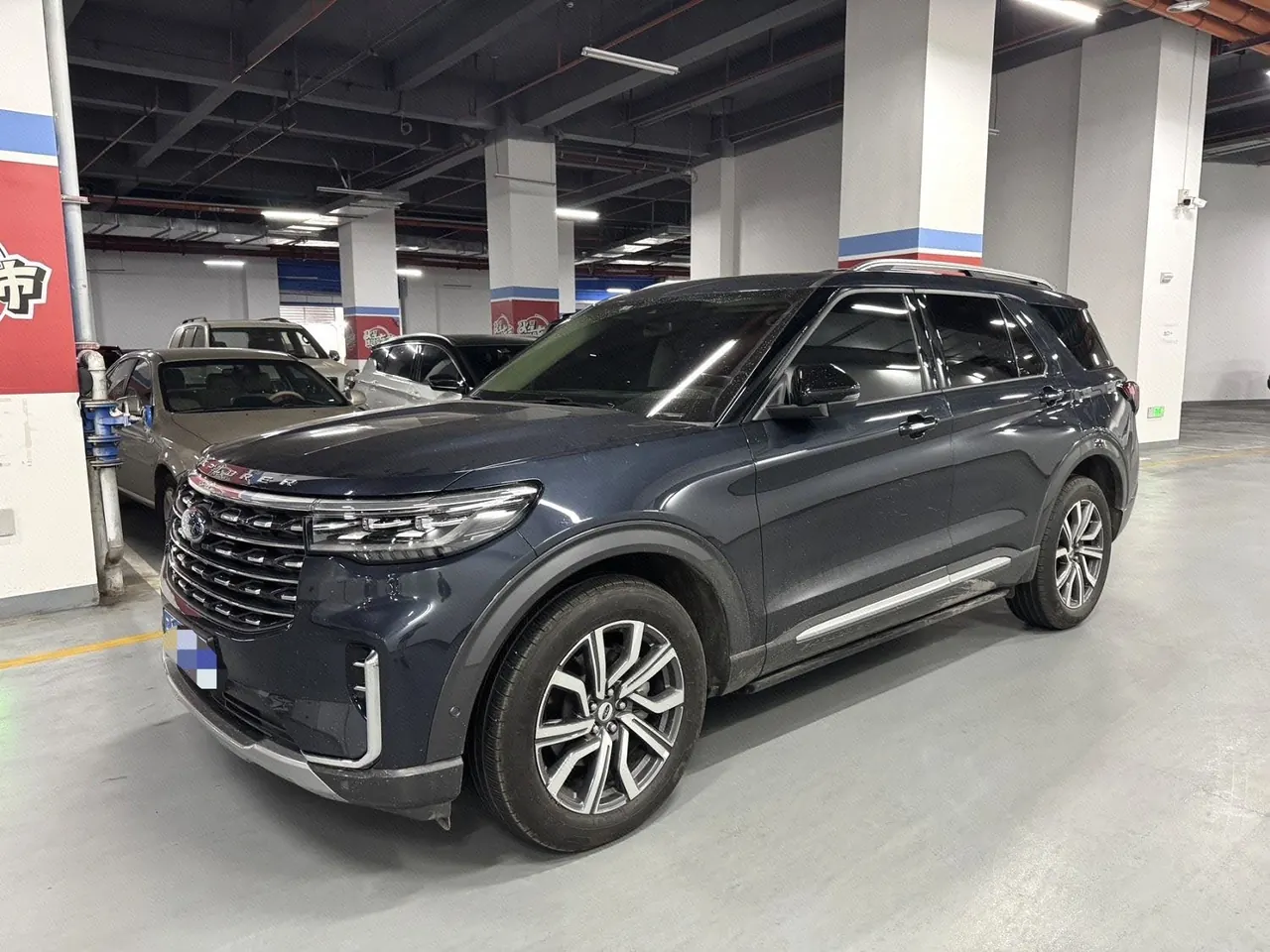 Открыть галерею: Ford 2023 Explorer 2.3T EcoBoost 285 Four-wheel Drive Titanium Edition 7-seat Automatic Gear