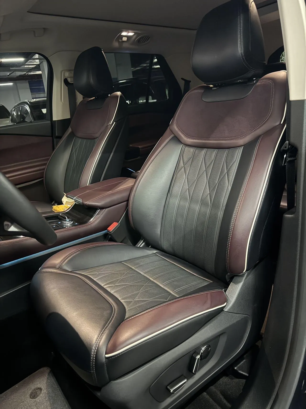 Ford 2023 Explorer 2.3T EcoBoost 285 Four-wheel Drive Titanium Edition 7-seat Automatic Gear 10