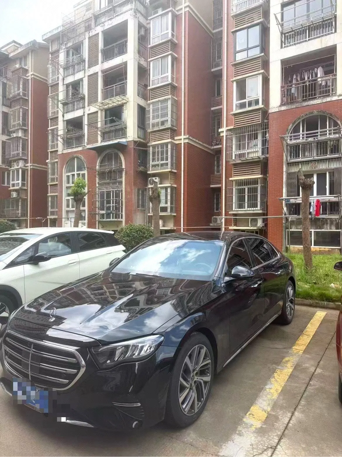 Open image lightbox: Mercedes Benz E-Class 2025 model E 300 L 48V 2.0T Luxury Edition Automatic