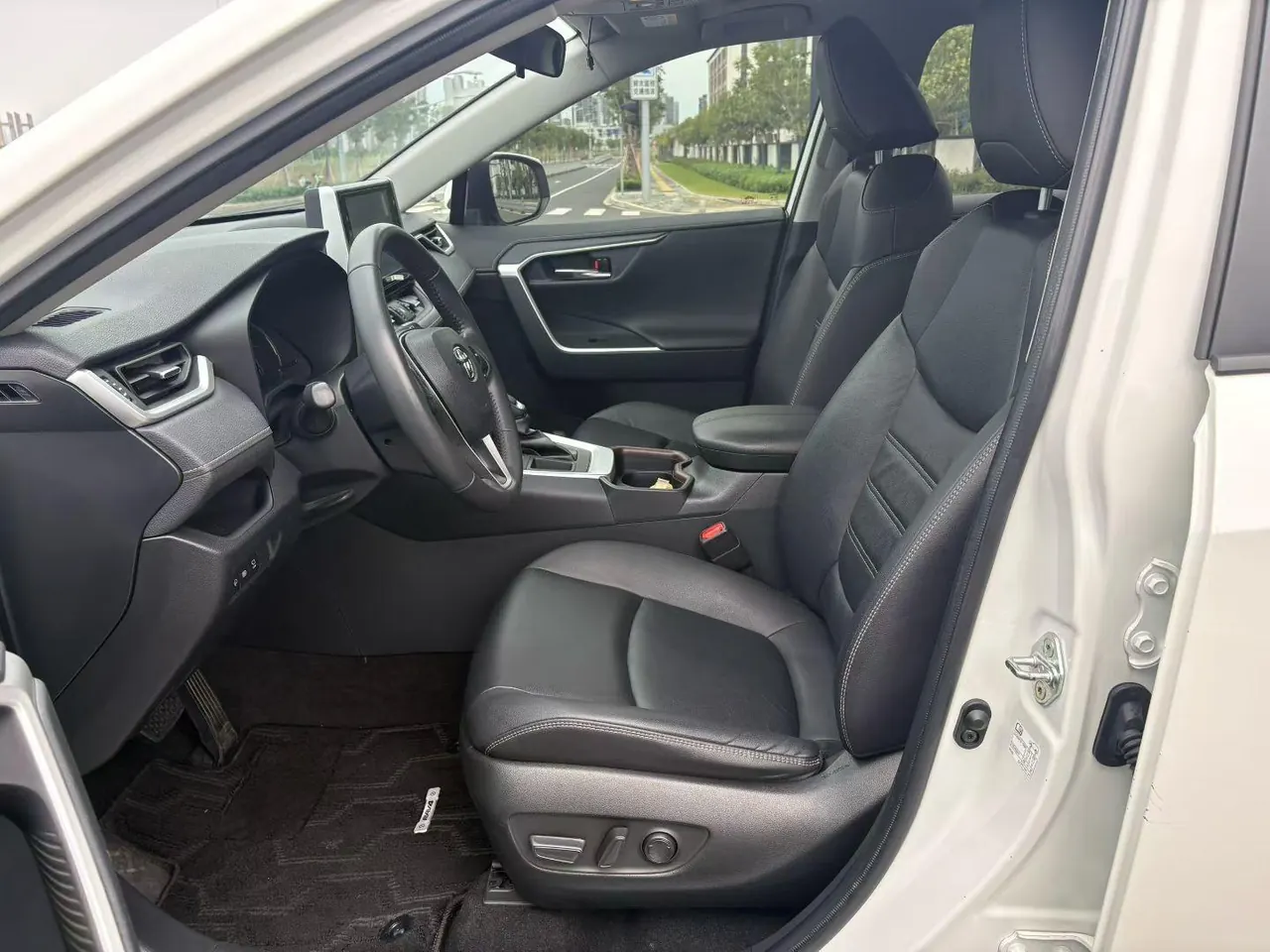 Toyota 2020 RAV4 Rongbo 2.0 Stepless Two-Drive Fashion Edition Automatic Gear 3