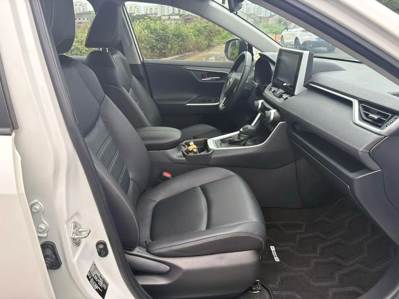 Toyota 2020 RAV4 Rongbo 2.0 Stepless Two-Drive Fashion Edition Automatic Gear 5