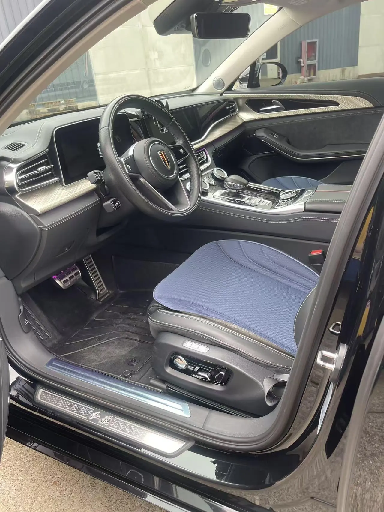 HongQi 2020 H9 48V 2.0T Zhilian Qi Chang Edition Automatic Gear 3